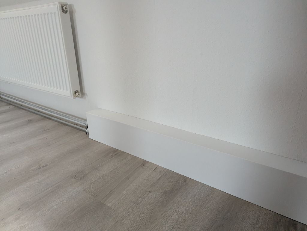 Montierte moderne Heizkörperverkleidung