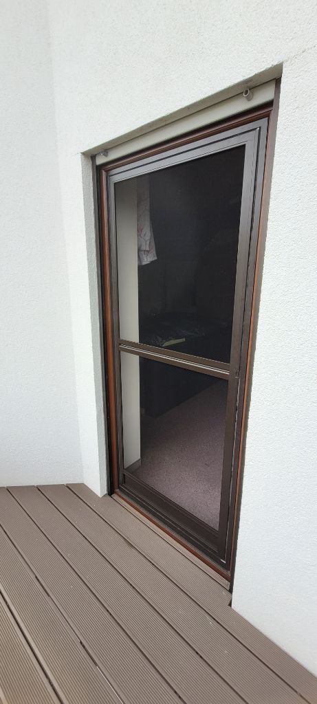 Montierter Insektenschutz an einer Terrassentür